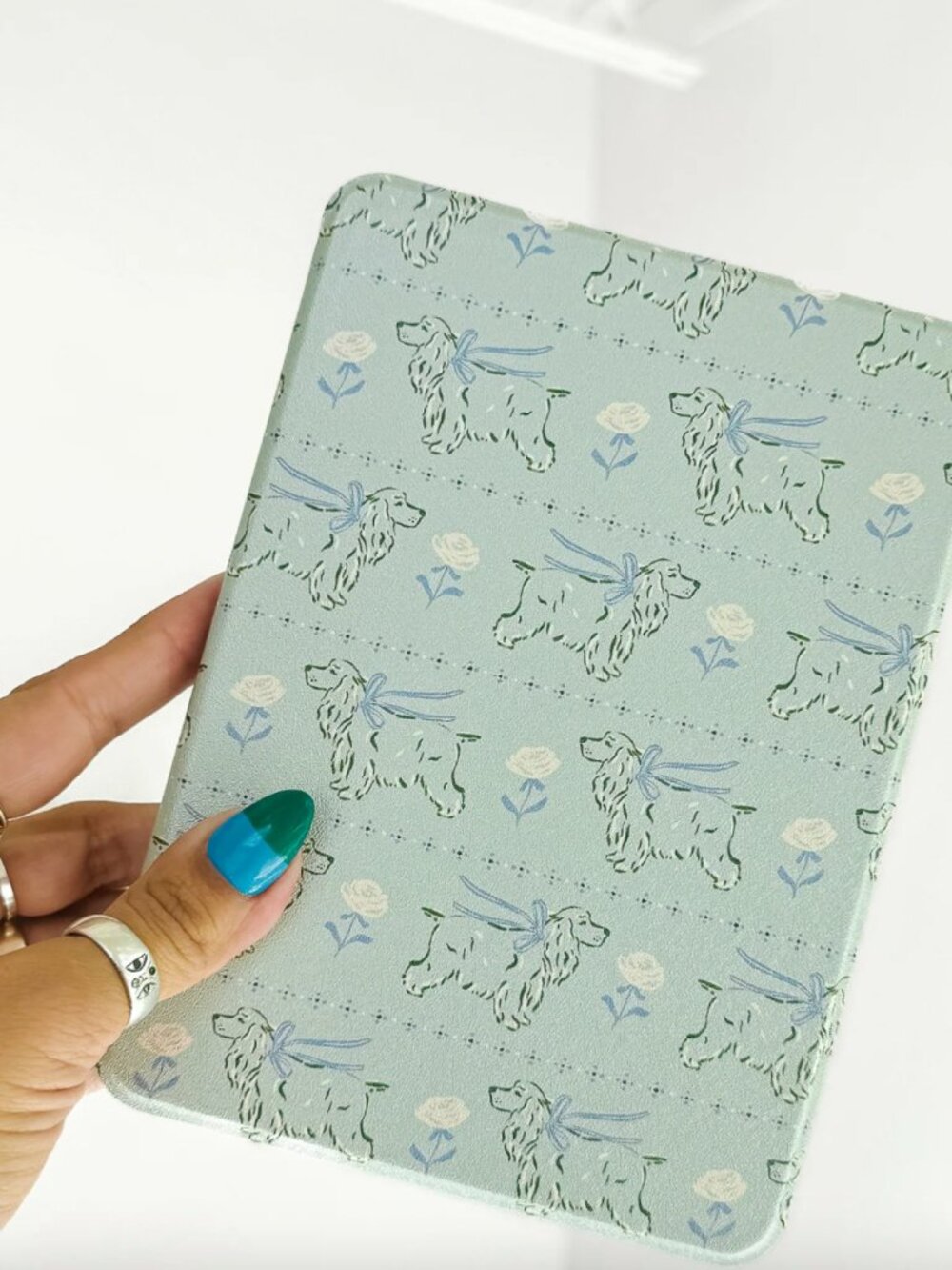 Page the Shop "Little Lady" Kindle Oasis Case (9th/10th Gen) — Like New